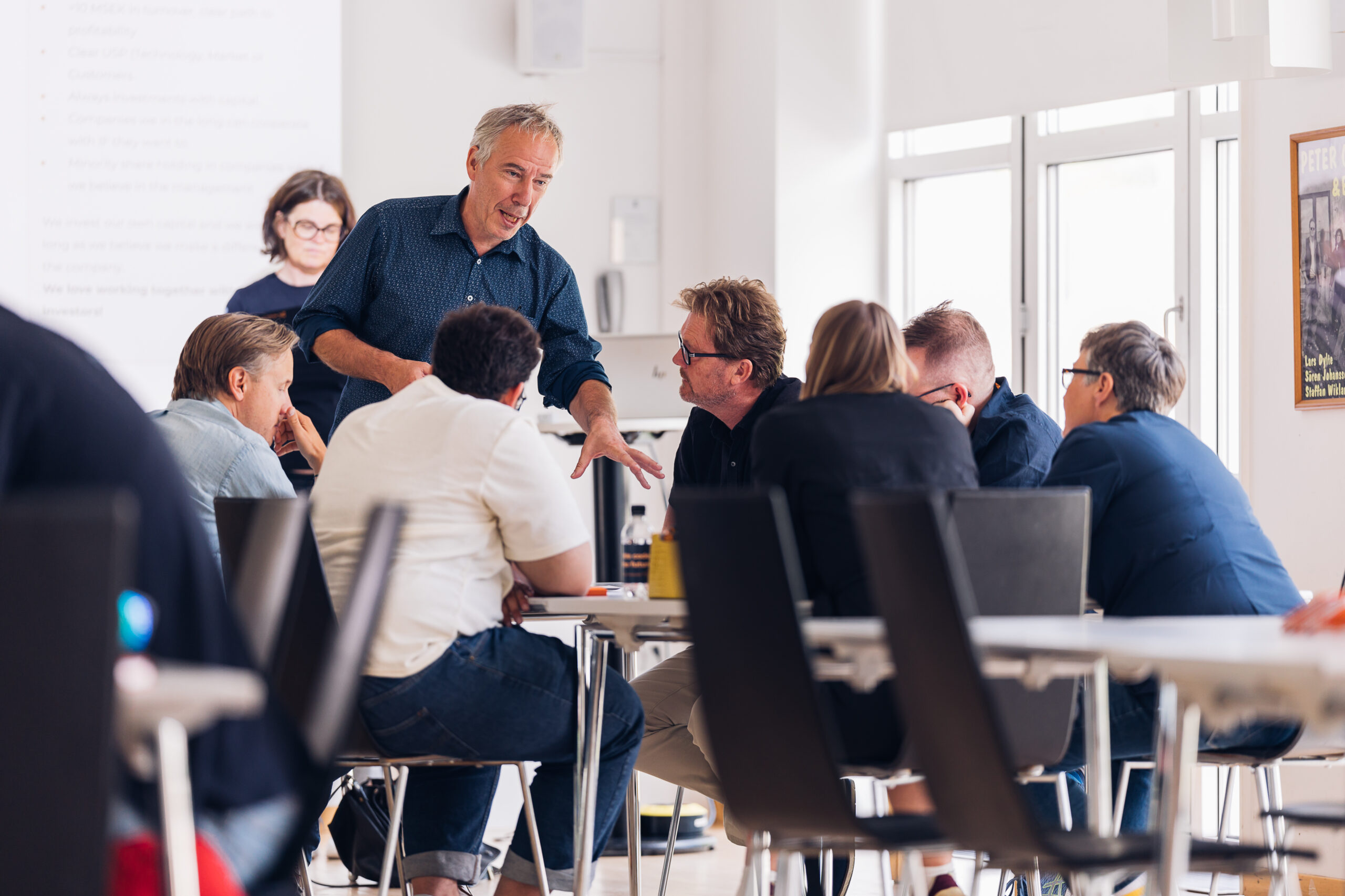 Fotograf Jonas Ljungdahl Bild med medarbetare om hur kommer man igång med AI workshop