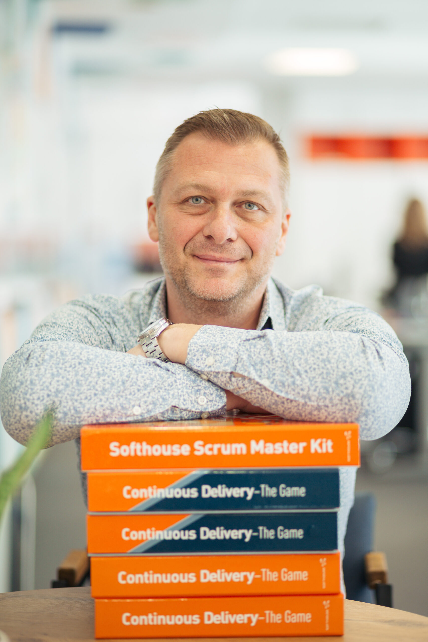BX0A0648 Bild på Himzo Music med Scrum-boxar - VD/CEO för Softhouse i Sarajevo - Nearshore